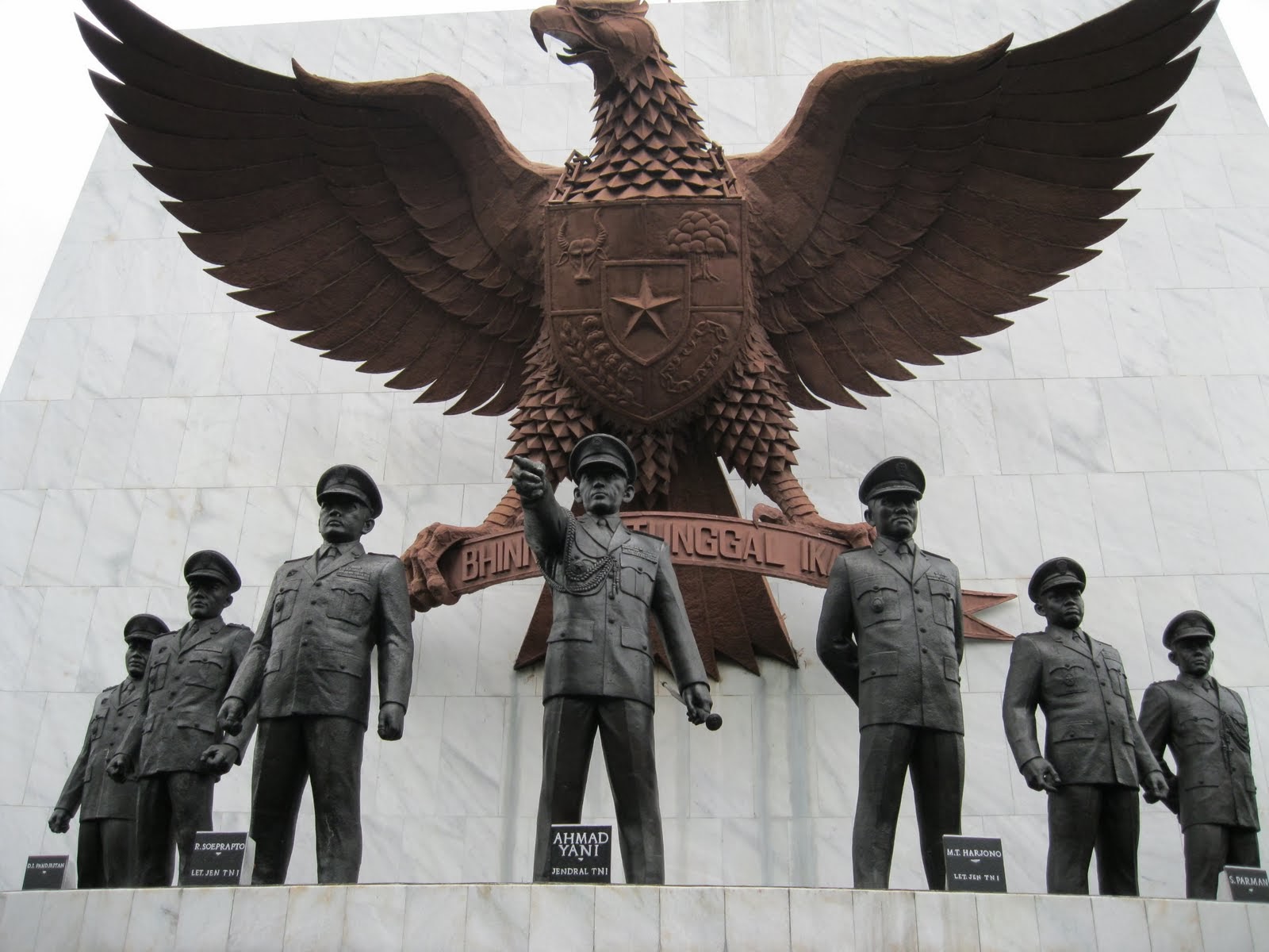 Landasan konstitusional politik luar negeri indonesia adalah